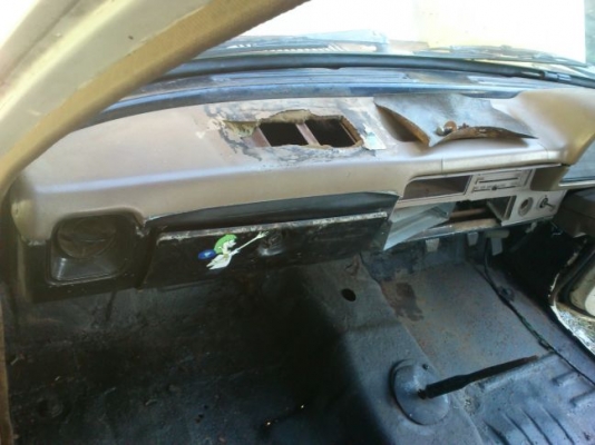 TOYOTA ม้าดำ RN30 4 ขอไฟกลม 5 เกียร์