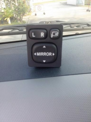 ขายสวิทย์ปรับกระจกข้าง Toyota T.0851713153