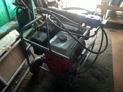 ขายเครื่องแย๊กพื้นคอนกรีตไฮโดรลิค ติดเครื่องยนต์ ใช้สะดวก