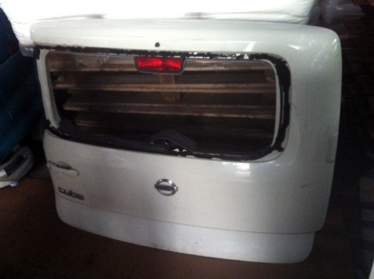 ขายอะไหล่ ฝากระโปรงหน้า ประตู 4บาน และประตูหลัง ของ นิสสัน คิวบ์