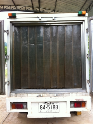 ขายด่วน รถตู้ทำความเย็น 4 ล้อ อิซูซุ รุ่น NKR 100 เทอร์โบ