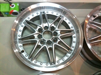 แม็กซ์ 16 นิ้ว สเปค  4 รู 100 และ 114.3 ได้หมด สภาพสวยพร้อมใส่ได้เลย ตจว ส่งได้ครับ