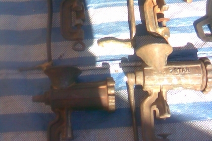 ตัวบดขายตัวละ  400  ครับ  เนื้อเหล็กดีครับรุ่นเก่า  พร้อมใช้ครับ  เบิกใหม่เป็นพันครับ