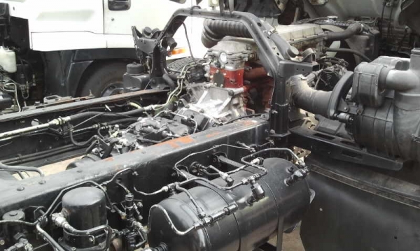 รถบรรทุก 6 ล้อใหญ่ HINO HITECH 215แรงม้า 6สูบ