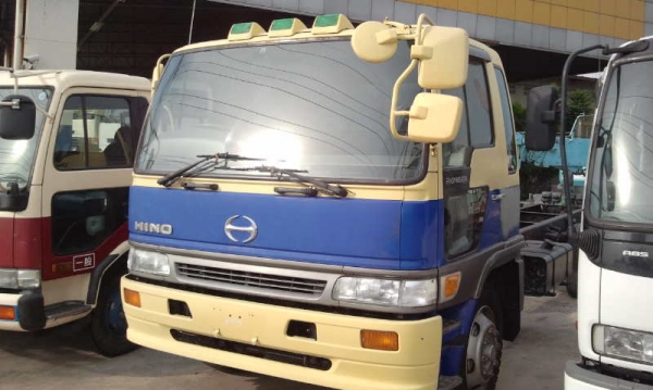 รถบรรทุก 6 ล้อใหญ่ HINO HITECH 215แรงม้า 6สูบ