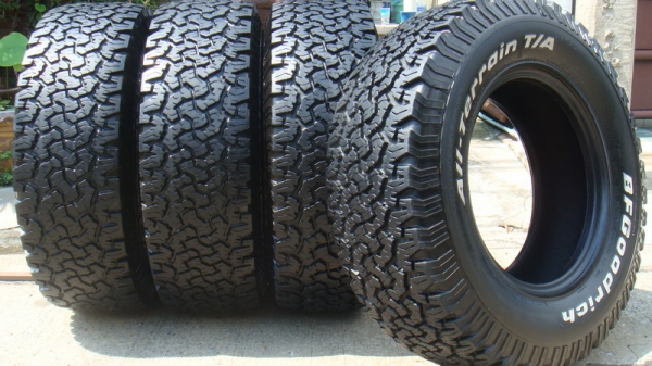 ขายยาง BF Goodrich Allterrain 265 70 r16 ปี11 สวยๆ