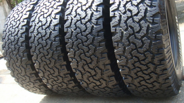 ขายยาง BF Goodrich Allterrain 265 70 r16 ปี11 สวยๆ