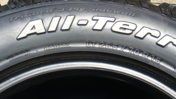 ขายยาง BF Goodrich Allterrain 265 70 r16 ปี11 สวยๆ