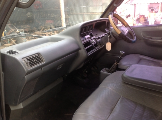 รถตู้โตโยต้าไฮเอด ปี1991 เครื่อง2500 2L สภาพสวย ติดต่อคุณไก่ 086-1237456