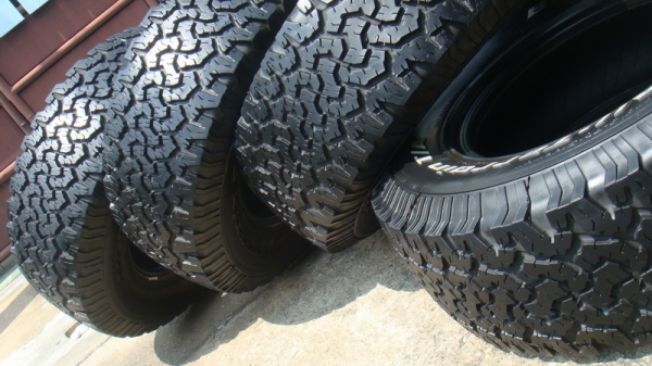 ขายยาง BF Goodrich Allterrain 265 70 r16 ปี10 สวยๆ