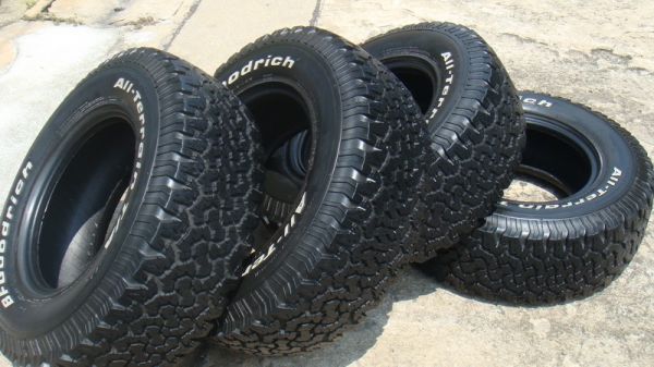 ขายยาง BF Goodrich Allterrain 265 70 r16 ปี10 สวยๆ