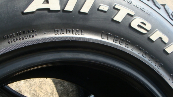 ขายยาง BF Goodrich Allterrain 265 70 r16 ปี10 สวยๆ