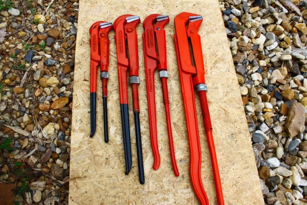 ประแจคอม้าเก่าเก็บดีๆ 4 ตัว IZELTAS,SUPER-ECO, UNIOR เริ่มที่880บ. ประแจคอม้าเก่าเก็บดีๆ 4 ตัว IZELTAS,SUPER-ECO, UNIOR เริ่มที่880บ.