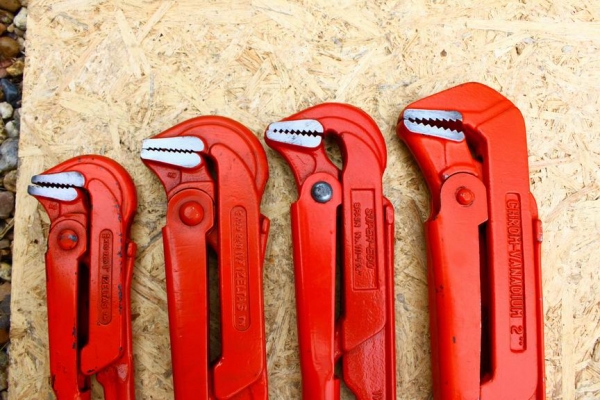 ประแจคอม้าเก่าเก็บดีๆ 4 ตัว IZELTAS,SUPER-ECO, UNIOR เริ่มที่880บ. ประแจคอม้าเก่าเก็บดีๆ 4 ตัว IZELTAS,SUPER-ECO, UNIOR เริ่มที่880บ.