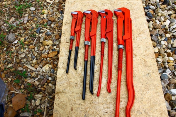 ประแจคอม้าเก่าเก็บดีๆ 4 ตัว IZELTAS,SUPER-ECO, UNIOR เริ่มที่880บ.