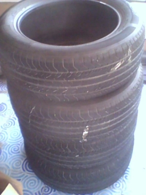 ขายยาง 195/65/15 ปี 10 มี 4 วง 2000 บาท