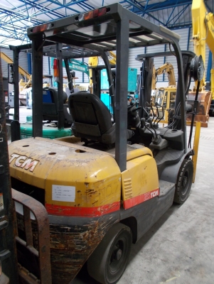 รถฟอร์คลิฟต์ (ดีเซลล์) ขนาด 2.5ตัน TCM รุ่น:FD25C3 #2N405962 ปี:2008 ชั่วโมง:3655 นำเข้ายี่ปุ่น