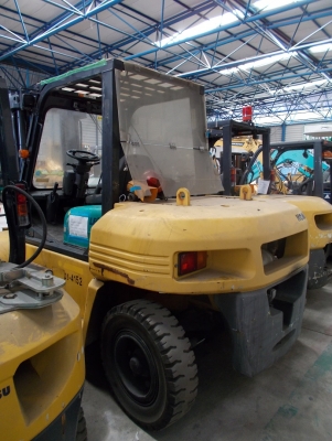 รถฟอร์คลิฟต์ (เบนซิน) ขนาด5ตัน Komatsu รุ่น:FG50-7 ซีเรียล:44984 ปี:2005 ชั่วโมง:3,907 นำเข้ายี่ปุ่น