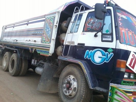 สิบล้อ 1เพลา จดทะเบียนปี 2525 เครื่อง 175 ดั้มหัวล็อคล็อคเล็กติดก๊าซ NGV เบรคจิ๊ฟฟี่พวงมาลัยเพาเวอร์เอกสารพร้อมโอนกระบะมิเนียมเรียบ