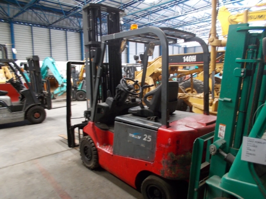 รถฟอร์คลิฟต์ (แบตเตอรี่) ขนาด2.5ตัน Nichiyu รุ่น:FB25PN-70B-600MSF ซีเรียล:241AC0729 เสาสูง 6เมตร แผงงาเลื่อนได้