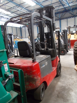 รถฟอร์คลิฟต์ (แบตเตอรี่) ขนาด2.5ตัน Nichiyu รุ่น:FB25PN-70B-600MSF ซีเรียล:241AC0729 เสาสูง 6เมตร แผงงาเลื่อนได้