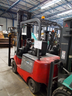 รถฟอร์คลิฟต์ (แบตเตอรี่) ขนาด2.5ตัน Nichiyu รุ่น:FB25PN-70B-600MSF ซีเรียล:241AC0505 เสาสูง 6เมตร แผงงาเลื่อนได้