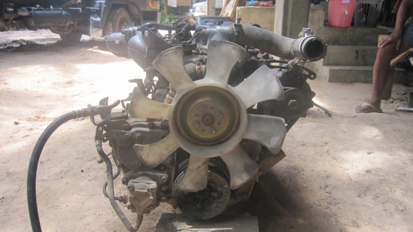 ขายเครื่องยนต์ อีซูซุ 4BE1 ฝาดำ 110 แรงม้า พร้อมเกียร์ มีใบคุม