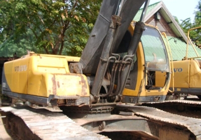 ขายด่วน ขายถูก VOLVO 210 ใช้งานน้อย อุปกรณ์ครบ