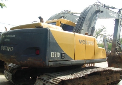 ขายด่วน ขายถูก VOLVO 210 ใช้งานน้อย อุปกรณ์ครบ