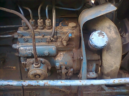 ขายรถไถฟอร์ด 6600 T5 สภาพพร้อมใช้งาน เครื่องดี มีแต่ผานดันหน้า ยาง 70\% เอกสารเล่มทะเบียนครับ ราคาต่อรองได้