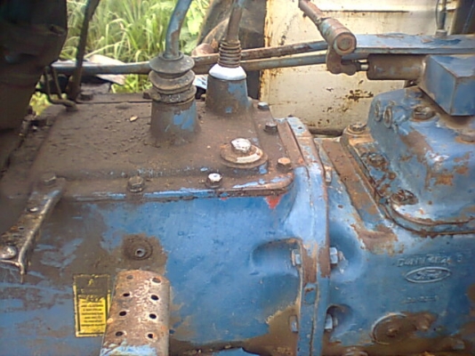 ขายรถไถฟอร์ด 6600 T5 สภาพพร้อมใช้งาน เครื่องดี มีแต่ผานดันหน้า ยาง 70\% เอกสารเล่มทะเบียนครับ ราคาต่อรองได้