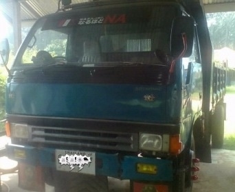 MITSUBISHI CANTER FE 115 HP หกล้อดั๊มพ์ กระบะดั๊มพ์เหล็ก 4 ตันความยาว 3.80 เมตรสภาพสวย เครื่องแห้งแรงดี ภายในเก๋งคอนโซลสวยครบ พวงมาลัยเพาเวอร์ ช่วงล่างคัชซีสวยไม่มีแตกไม่มีดาม ยาง 9.00 ขอบ 20 สภาพดี 70\% พร้อมบรรทุกพร้อมใช้งาน เอกสารทะเบียนครบพร้อม ราคาต่อ