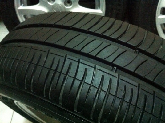 ขายล้อแม็ก Honda Brio 14 นิ้ว พร้อมยางสวยๆ 175/65R14 ขายล้อแม็ก Honda Brio 14 นิ้ว พร้อมยางสวยๆ 175/65R14