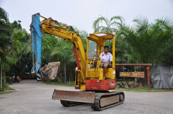 ขายแบคโฮKOMATSU PC12UU คออ่อน สภาพสวยเดิมจากญี่ปุ่น 165,000เท่านั้น!!