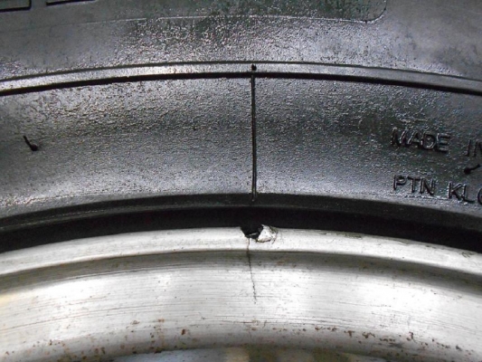 ขายล้อแม็ก เล็บเหยี่ยวแท้ เดิม 100\% พร้อมยางมาแชล 245/70/16 ดอกสวยพร้อมใช้/เทิร์นได้-ใส่ฟรีค่ะ ขายล้อแม็ก เล็บเหยี่ยวแท้ เดิม 100\% พร้อมยางมาแชล 245/70/16 ดอกสวยพร้อมใช้/เทิร์นได้-ใส่ฟรีค่ะ