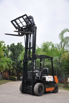 ขาย FORKLIFT TOYOTA ดีเซล 2.5 ตันครึ่ง งากระดก สภาพสวยเดิมจากญี่ปุ่น ยังไม่เคยใช้งานในไทย ราคา 175,000 เท่านั้น