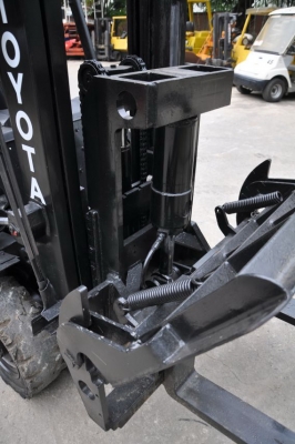 ขาย FORKLIFT TOYOTA ดีเซล 2.5 ตันครึ่ง งากระดก สภาพสวยเดิมจากญี่ปุ่น ยังไม่เคยใช้งานในไทย ราคา 175,000 เท่านั้น