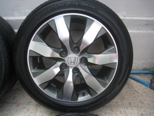 ขายล้อแม็ก Honda Accord 17"x7.5 " et55 5รู114.3 +ยางปี1712 ล้อทำสีมาใหม่ ไม่มีคด ไม่มีดุ้งครับ  สนใจติดต่อเล็กคลองสาม (081-3747940)