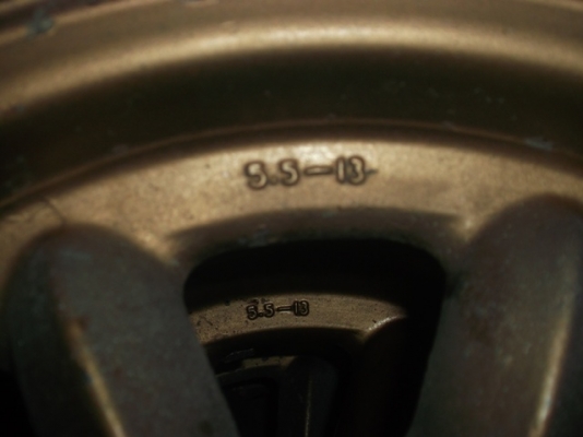 ขาย แม็กกล้วย ขอข13 ของเเท้ JAPAN 4 วง กว้าง 5.5จำนวน4รู110 ครับ +++