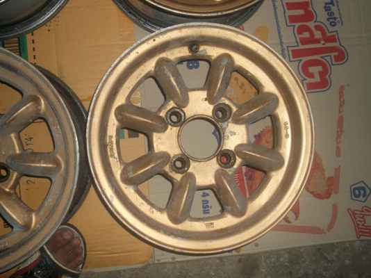 ขาย แม็กกล้วย ขอข13 ของเเท้ JAPAN 4 วง กว้าง 5.5จำนวน4รู110 ครับ +++