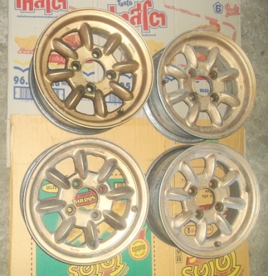 ขาย แม็กกล้วย ขอข13 ของเเท้ JAPAN 4 วง กว้าง 5.5จำนวน4รู110 ครับ +++