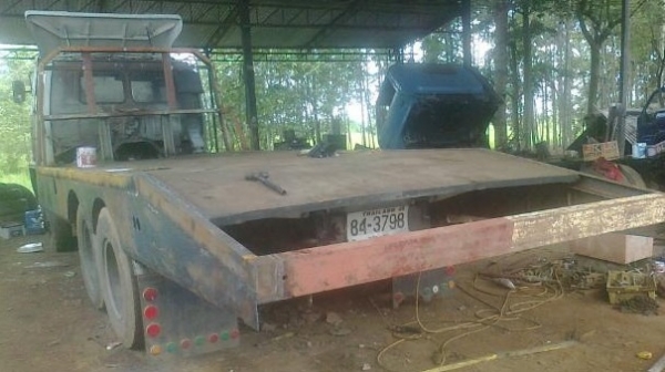 ISUZU ROCKY 175 HP 6BG1 สิบล้อเพลาเดียว กระบะพื้นเรียบความยาว 6 เมตรสภาพอย่างสวย เครื่องแห้งแรงดีไม่มีเยิ้ม หัวเก๋งสีสันบางเดิมๆ ภายในเก๋งคอนโซลสวยครบ พวงมาลัยเพาเวอร์ ระบบเบรคทริ๊ปฟี้ ช่วงล่างชุดเพลาของมิตซูบิชิ FUSO สภาพดีมากครับ ยางสภาพดี 10 เส้นประมาณ