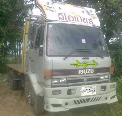 ISUZU ROCKY 175 HP 6BG1 สิบล้อเพลาเดียว กระบะพื้นเรียบความยาว 6 เมตรสภาพอย่างสวย เครื่องแห้งแรงดีไม่มีเยิ้ม หัวเก๋งสีสันบางเดิมๆ ภายในเก๋งคอนโซลสวยครบ พวงมาลัยเพาเวอร์ ระบบเบรคทริ๊ปฟี้ ช่วงล่างชุดเพลาของมิตซูบิชิ FUSO สภาพดีมากครับ ยางสภาพดี 10 เส้นประมาณ