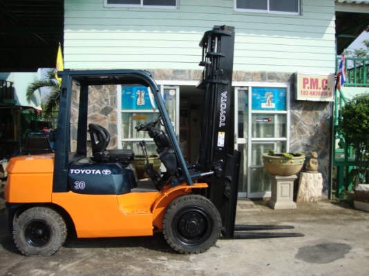 ขายรถโฟล์คลิฟท์  TOYOTA  7FG30  เครื่องยนต์เบนซิน  เสาสูง  3  เมตร  เกียร์ธรรมดา  ยางตัน  (สภาพดี  พร้อมใช้งาน)