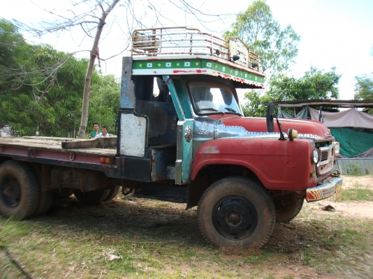 รถบรรทุกรถเกี่ยวข้าว