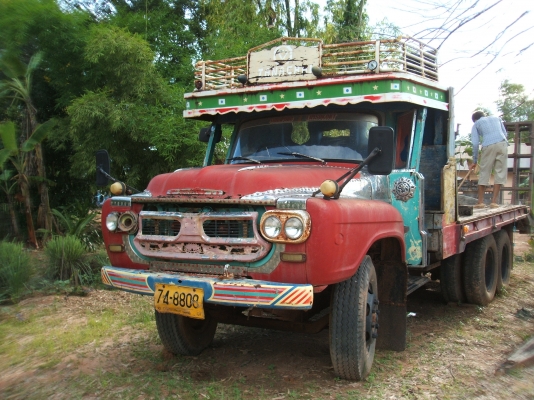 รถบรรทุกรถเกี่ยวข้าว