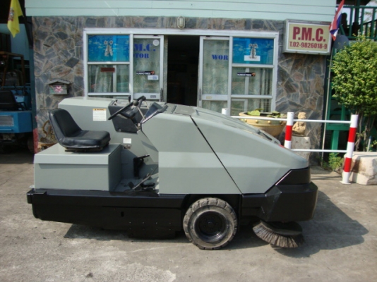 ขายด่วน !!!  รถดูดกวาด  (ขายตามสภาพ  เครื่องติด  ทำงานได้)