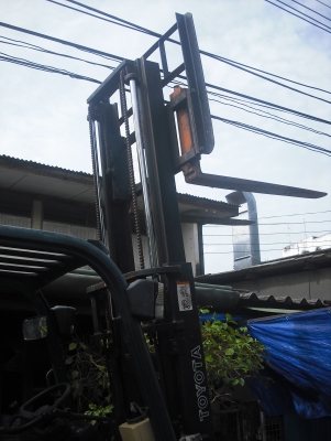 ขายโฟล์คลิฟท์ โตโยต้า รุ่น 7FG15 เครื่องเบนซิน(แก๊ส-น้ำมัน)