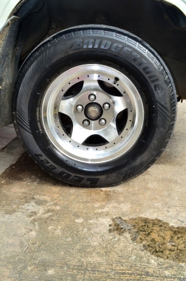 แม็กซ์พร้อมยาง 14'' 5รู 114.3 สภาพสวย 4ล้อ 3,800.-