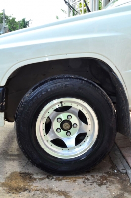 แม็กซ์พร้อมยาง 14'' 5รู 114.3 สภาพสวย 4ล้อ 3,800.-